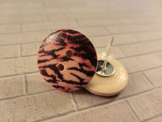 Preview: Tiger Muster Holzknopf Ohrstecker Button Streifen